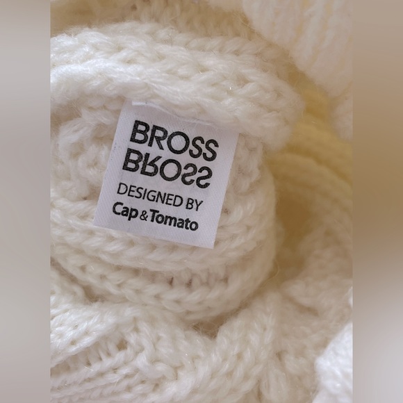 Korean brand white beanie - Picture 2 of 3